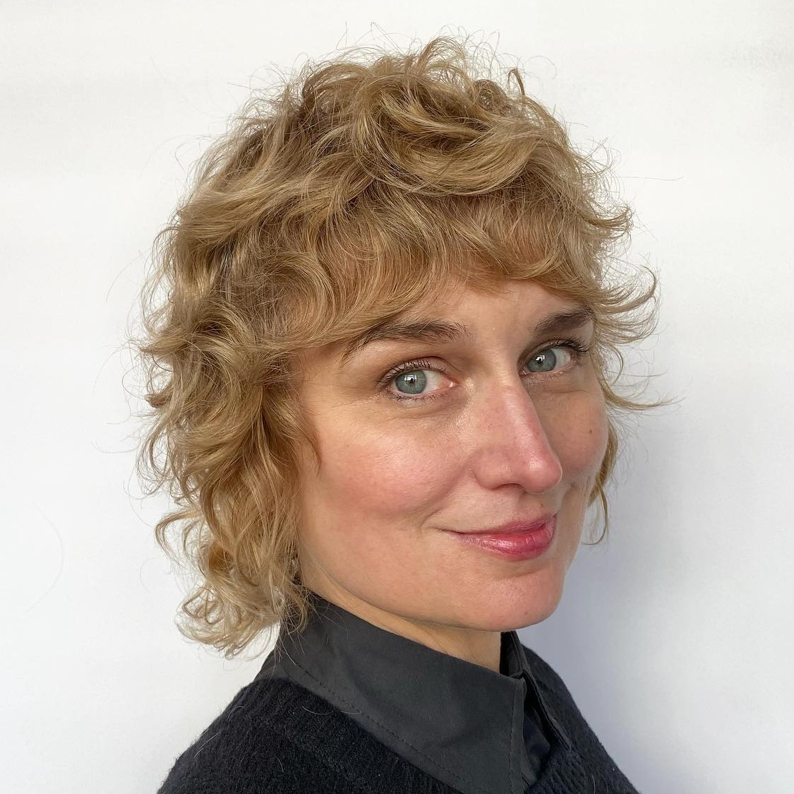 Short Wavy Shag After 40