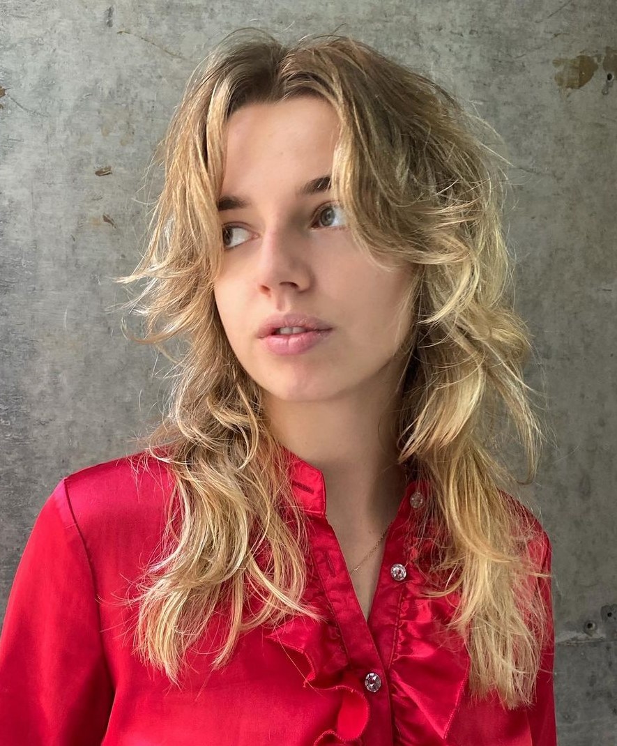 Wolf Cut with Curtain Bangs for Natural Waves