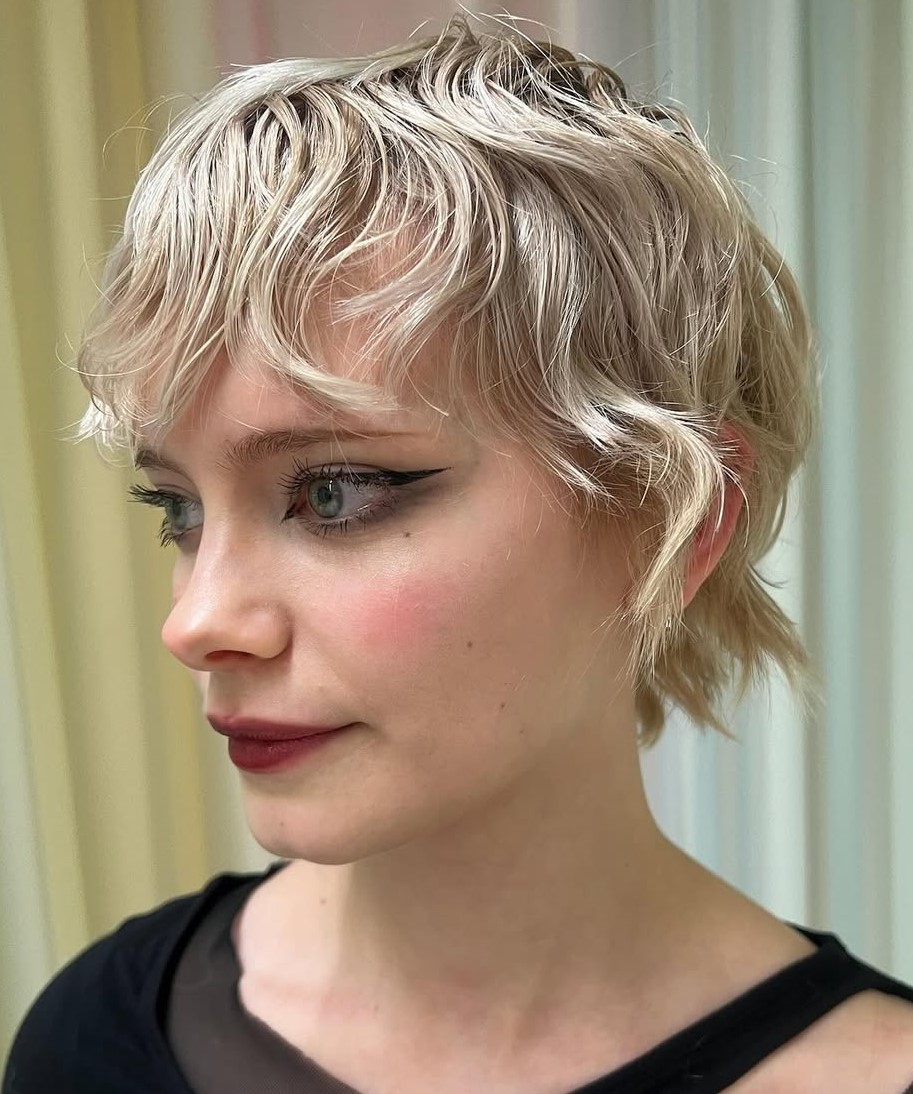 Short Layered Wavy Cut