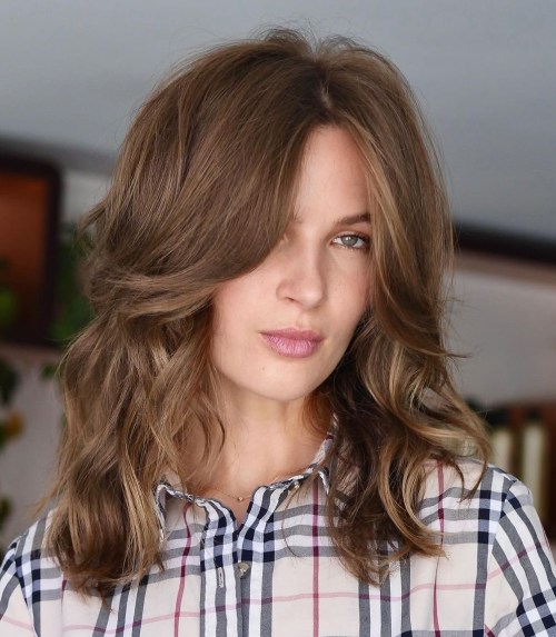 Shoulder Length Wavy Hairstyle with Nose Length Curtain Bangs