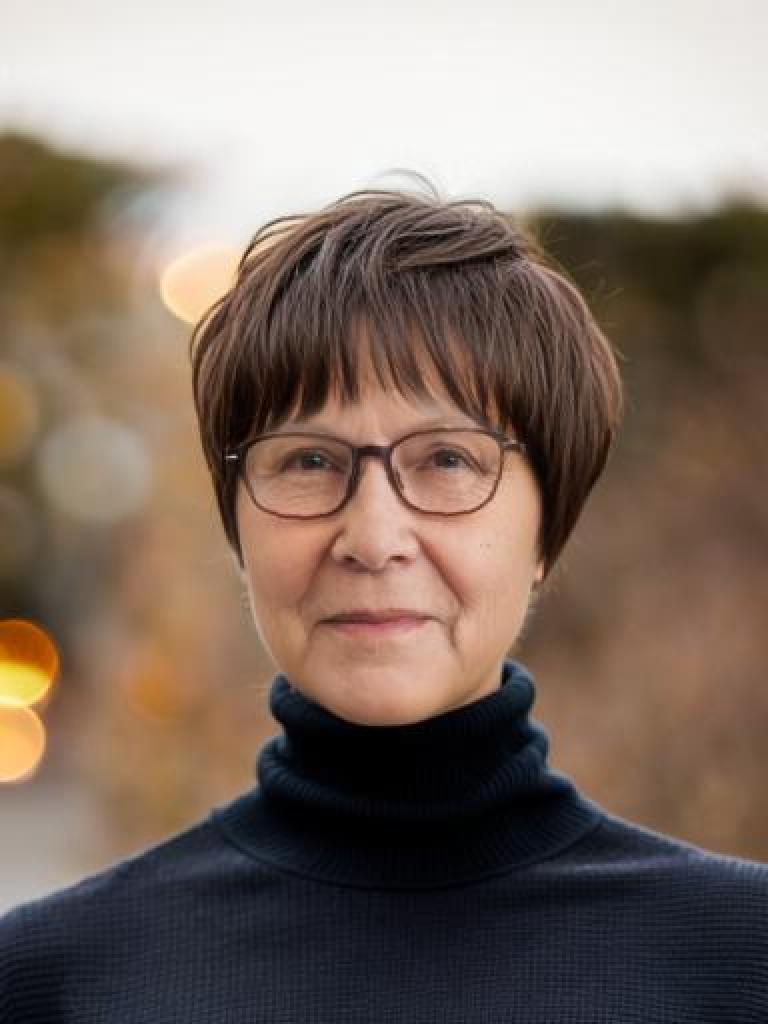 Face Framing Bangs for a Youthful Style over 50