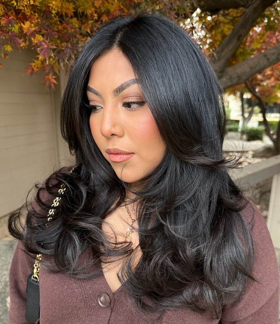 Chic Layered Cut for Brunette Hair Viral Dark Brunette Butterfly Cut