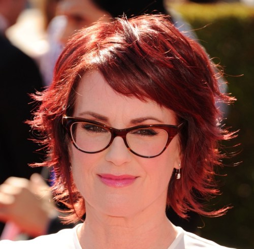 short shaggy hairstyle for women over 40